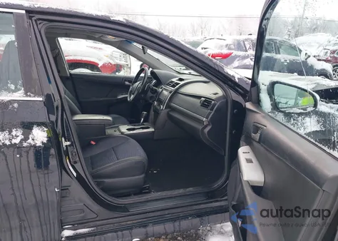 2013 Toyota Camry Se z USA, uszkodzony, nr VIN 4T1BF1FK1DU643974